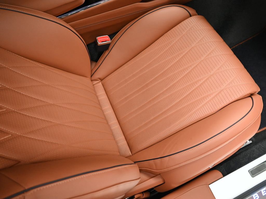 Used 2022 Bentley Flying Spur V8 image 18