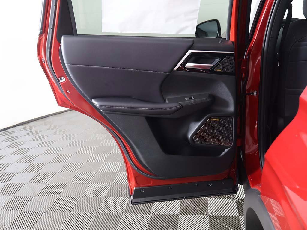 New 2025 Mitsubishi Outlander SE image 29