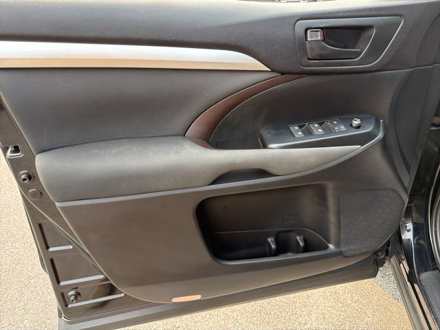 Used 2016 Toyota Highlander LE FWD image 13
