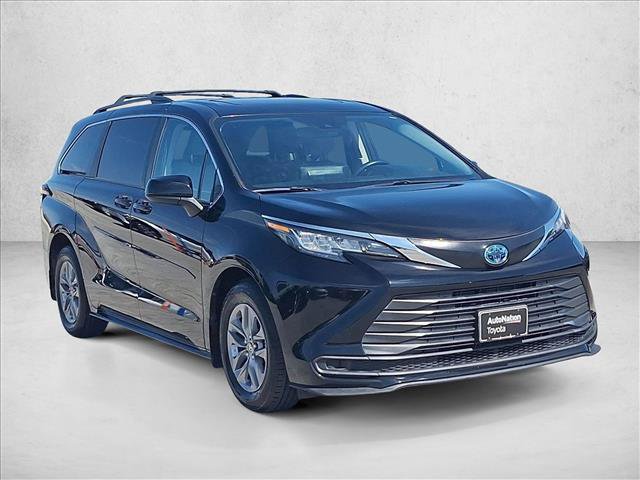 Used 2022 Toyota Sienna LE w/ LE Plus Package FWD image 4