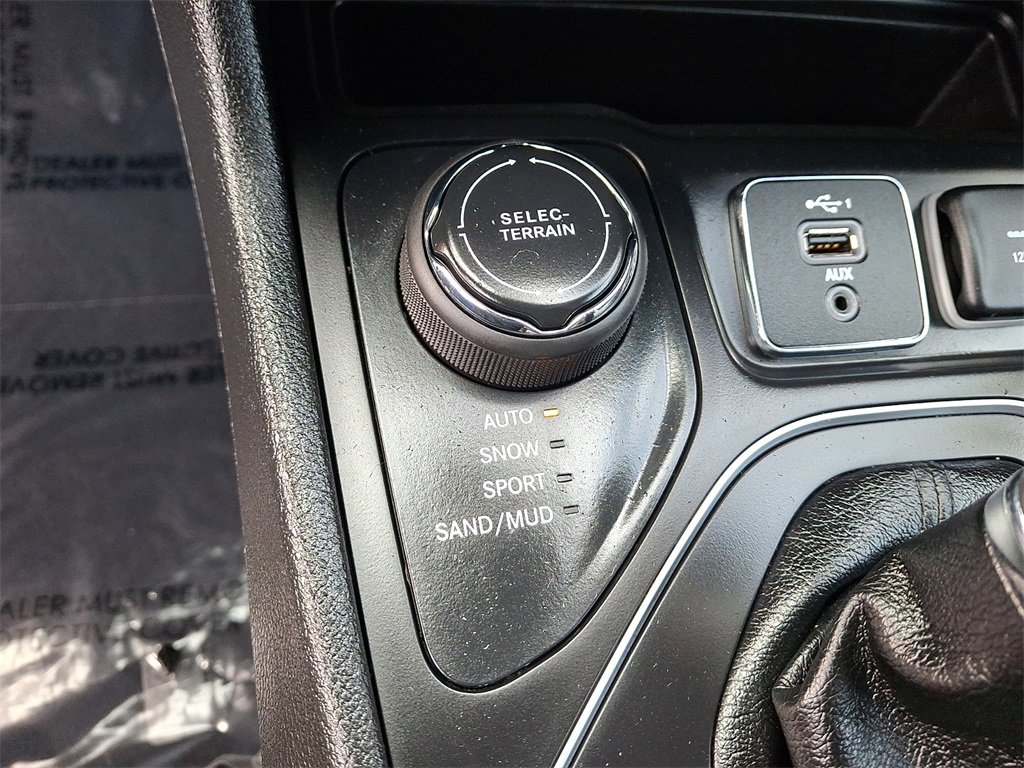 Used 2021 Jeep Cherokee Latitude Lux w/ Comfort/Convenience Group image 24