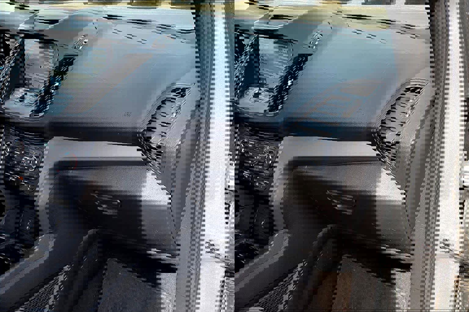 Used 2018 Ford Escape SE w/ SE Sync 3 Package image 19