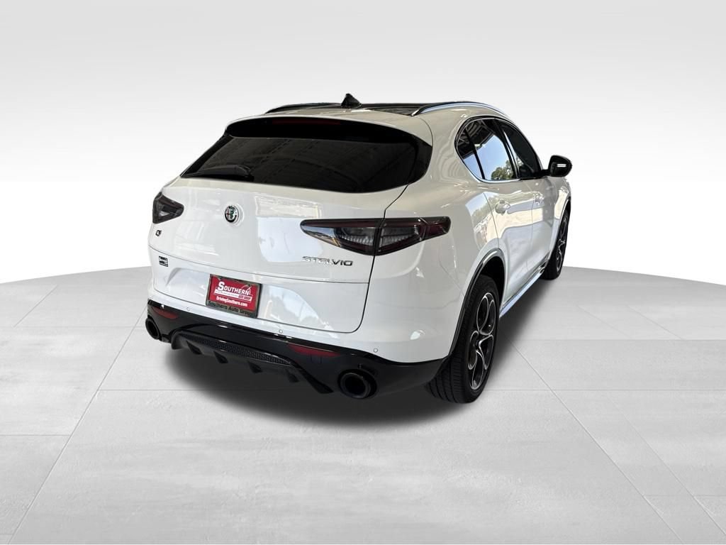 Used 2024 Alfa Romeo Stelvio Veloce AWD/4WD image 8
