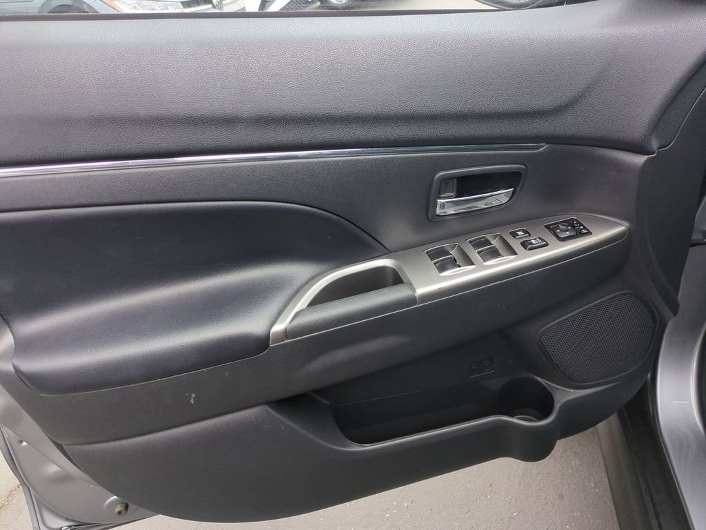 Used 2025 Mitsubishi Outlander Sport SE AWD/4WD image 11
