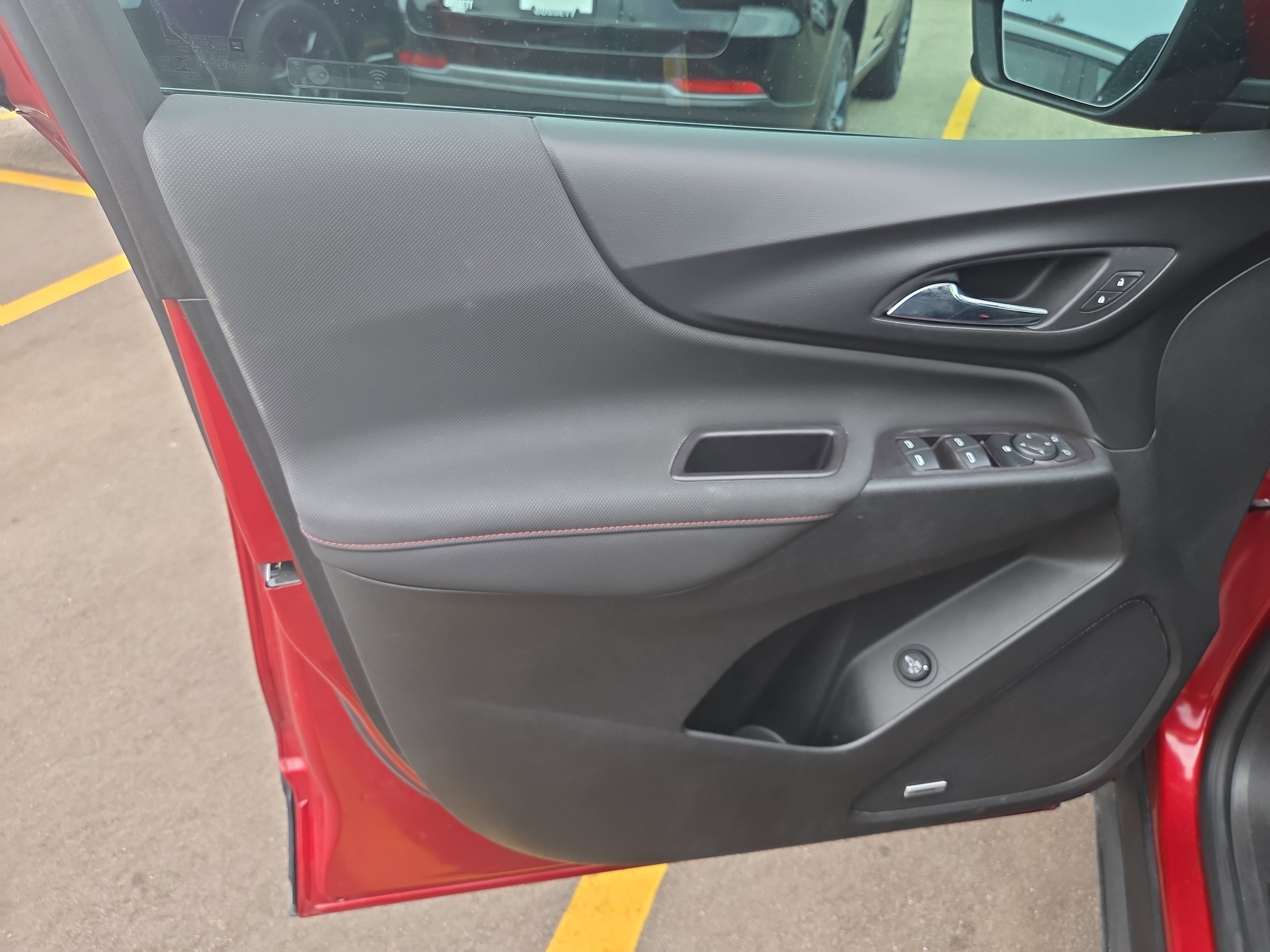 Used 2022 Chevrolet Equinox RS w/ RS Leather Package AWD/4WD image 6