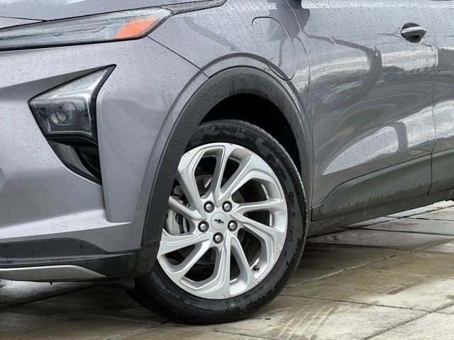 Used 2023 Chevrolet Bolt EUV LT image 2