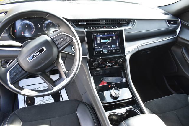 Used 2023 Jeep Grand Cherokee L Laredo image 17