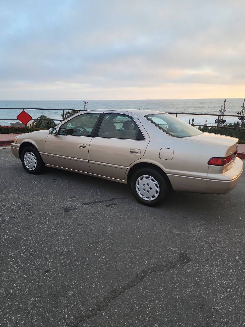 Used 1998 Toyota Camry XLE FWD image 22