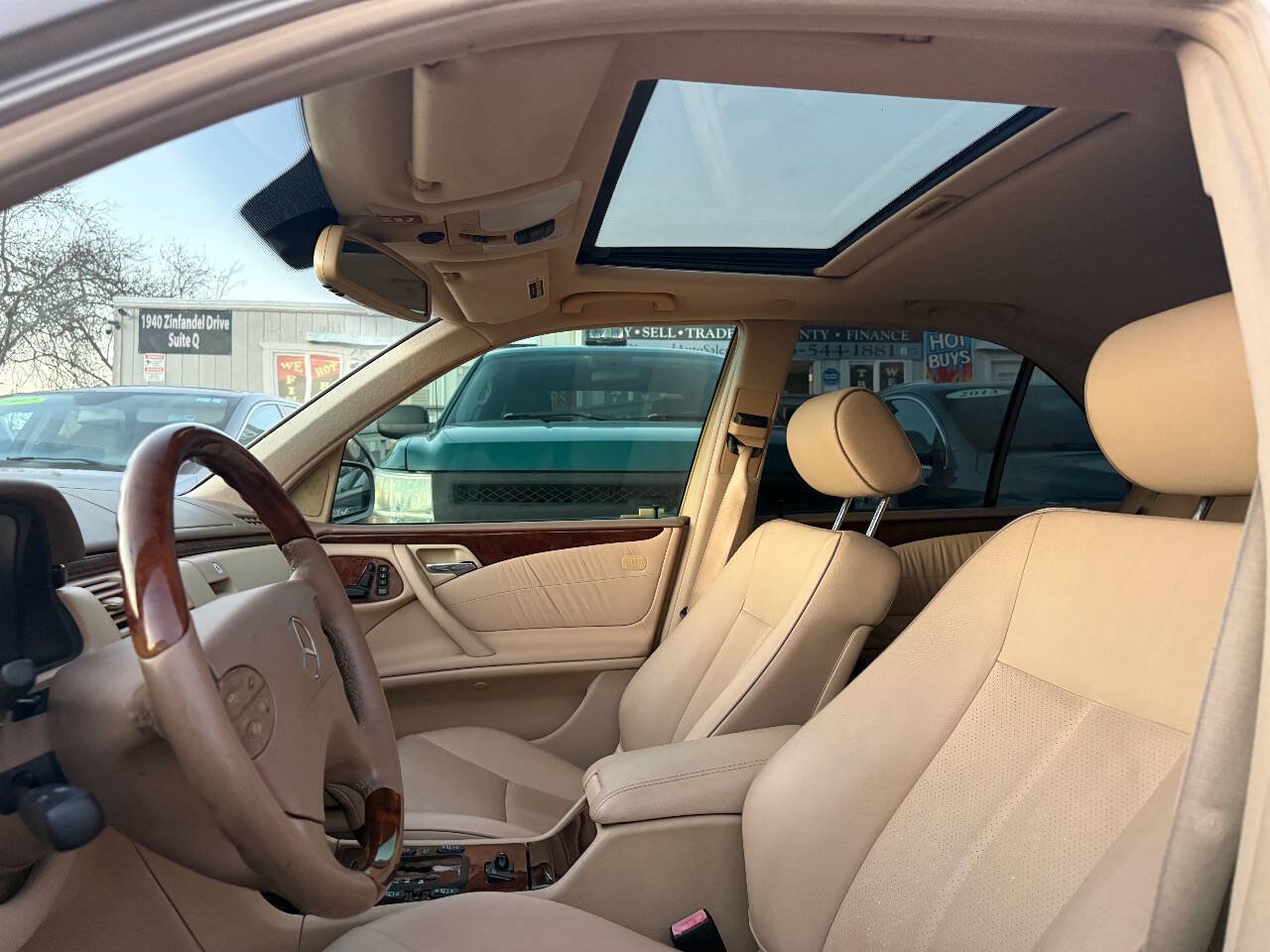 Used 2001 Mercedes-Benz E 320 Sedan image 10