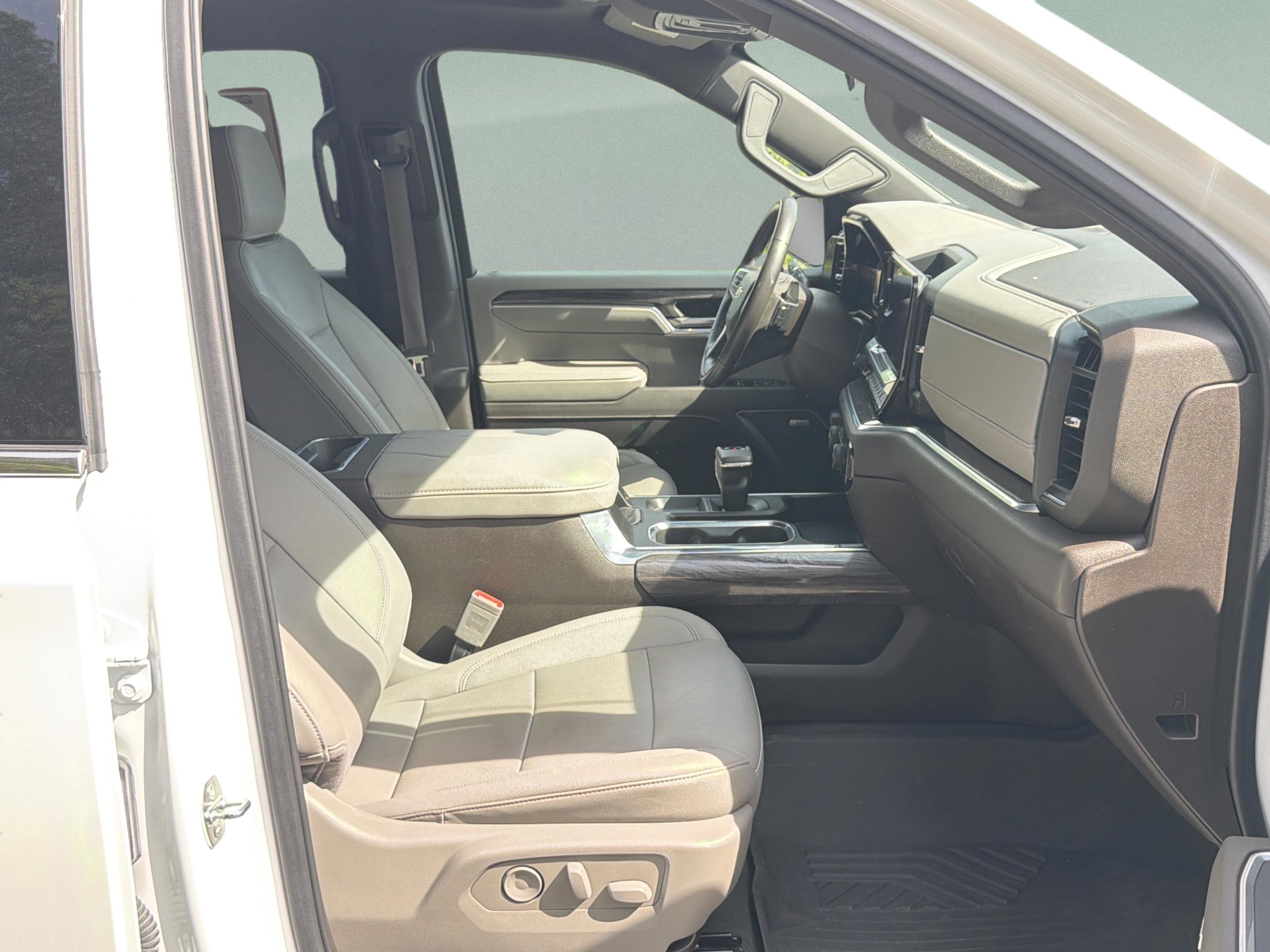 Used 2023 Chevrolet Silverado 1500 LTZ AWD/4WD image 13