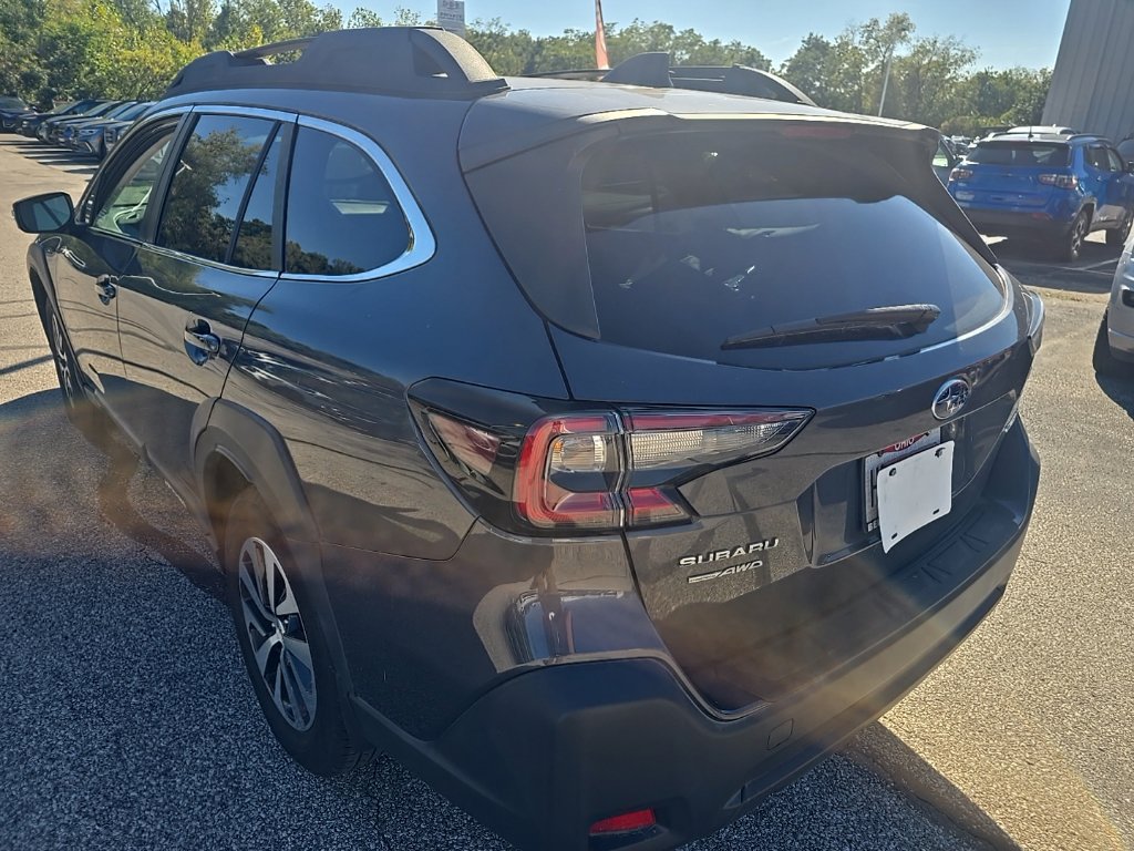 Certified 2023 Subaru Outback Premium AWD/4WD image 5