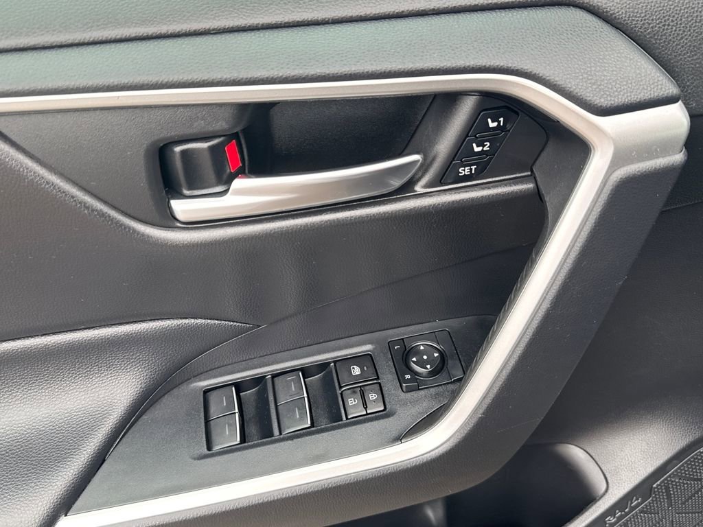 Used 2023 Toyota RAV4 XLE Premium image 34