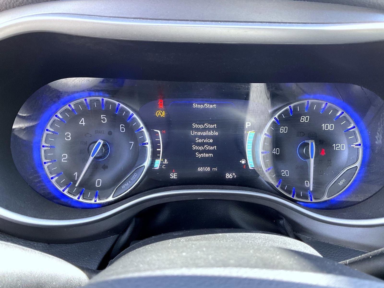 Used 2022 Chrysler Pacifica Touring-L image 12