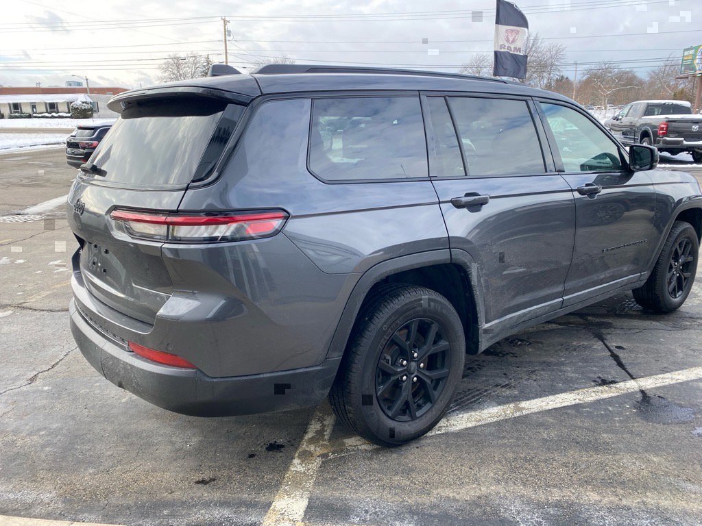 Used 2024 Jeep Grand Cherokee L Altitude image 5