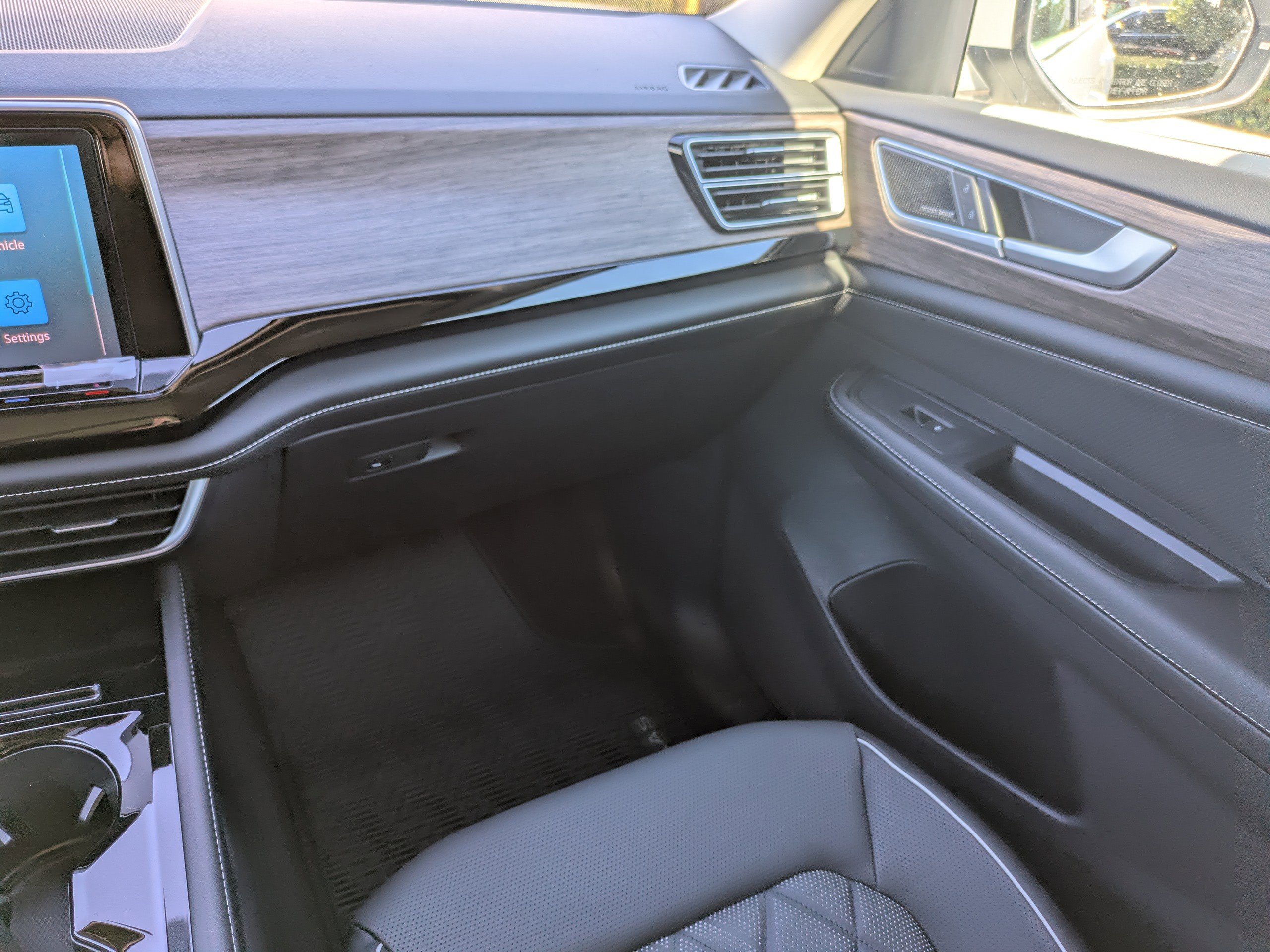 New 2026 Volkswagen Atlas SEL Premium R-Line image 18