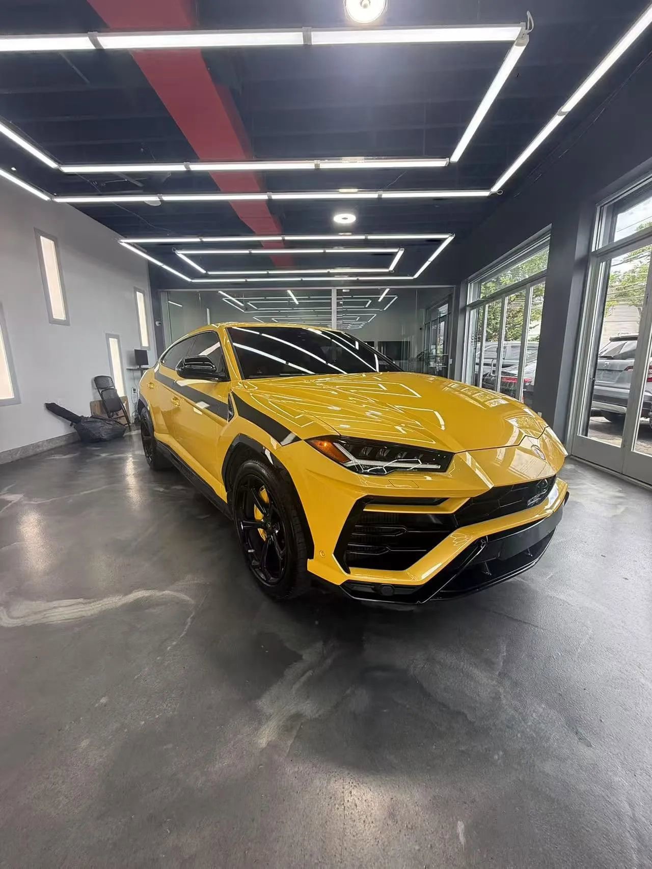 Used 2022 Lamborghini Urus image 2
