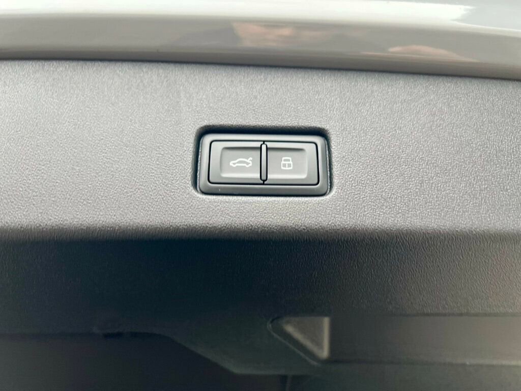 Used 2023 Audi Q4 e-tron Premium Plus w/ Premium Plus image 9