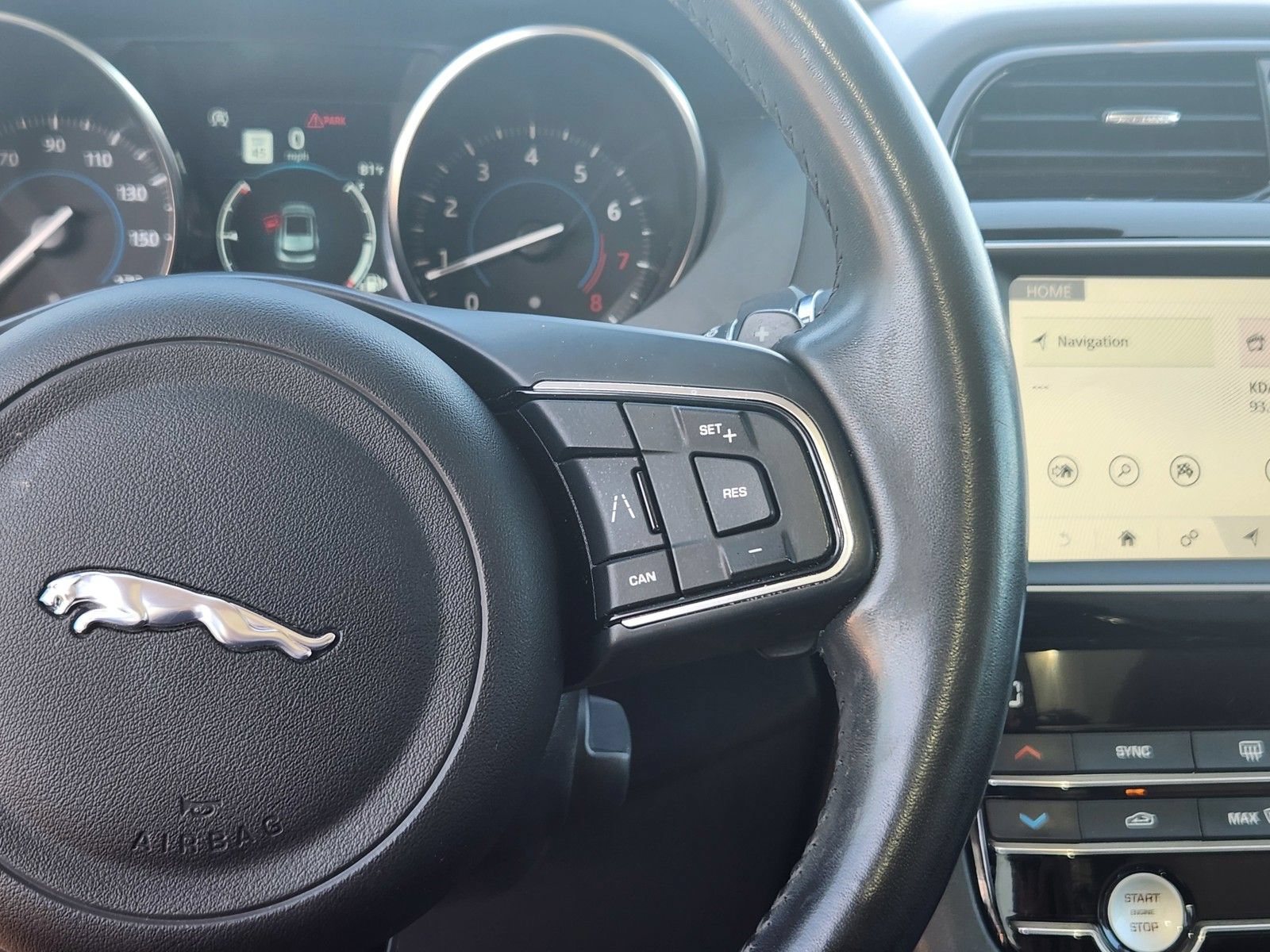 Used 2019 Jaguar F-PACE Premium AWD/4WD image 15