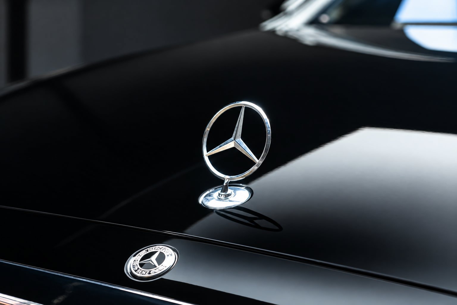 Used 2022 Mercedes-Benz S 500 4MATIC w/ AMG Line Package image 16