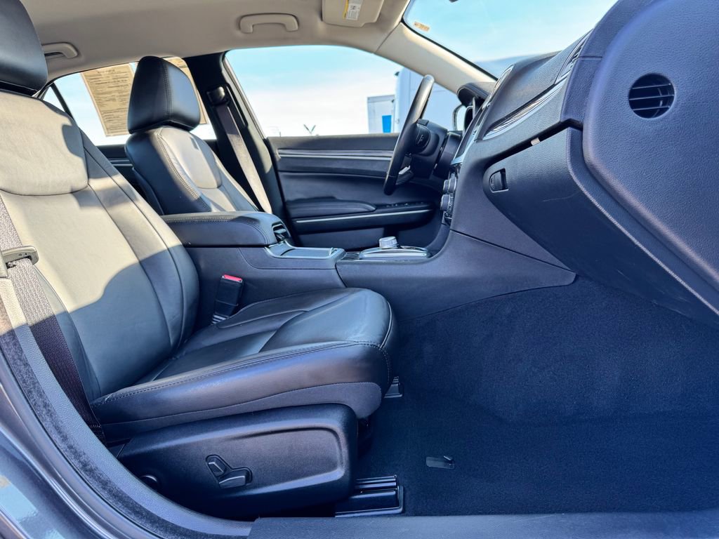 Used 2021 Chrysler 300 Touring L image 15