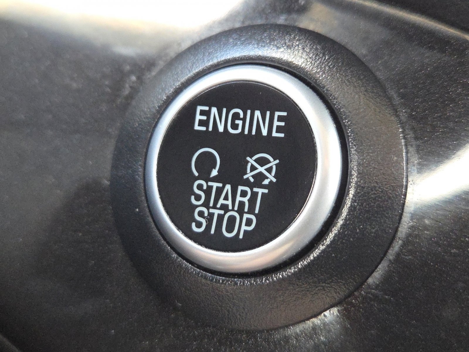 Used 2018 Ford Escape Titanium w/ Ford Safe & Smart Package image 33