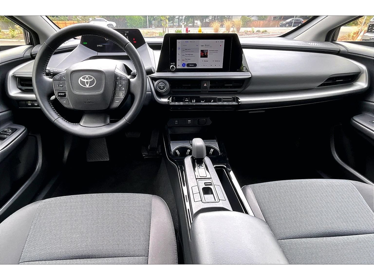 Used 2025 Toyota Prius LE FWD image 15