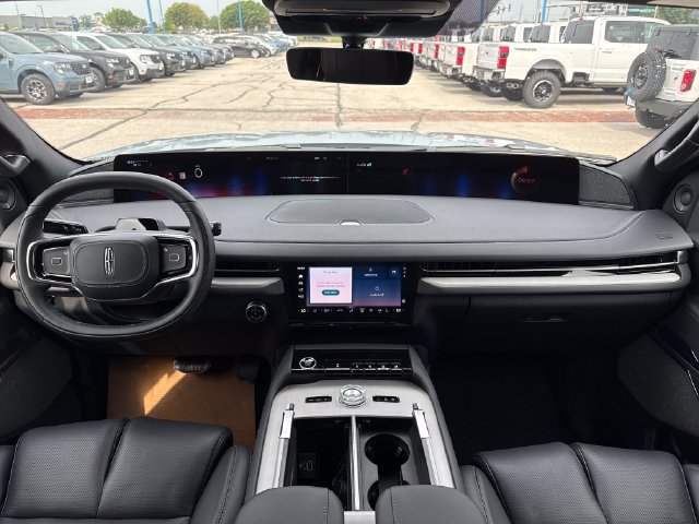 New 2027 Lincoln Navigator Reserve w/ Jet Appearance Package AWD/4WD image 18