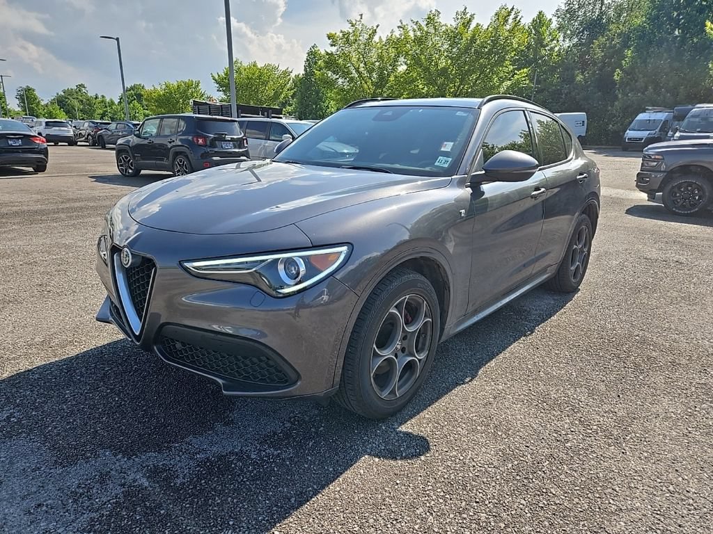 Used 2022 Alfa Romeo Stelvio Ti AWD/4WD image 3