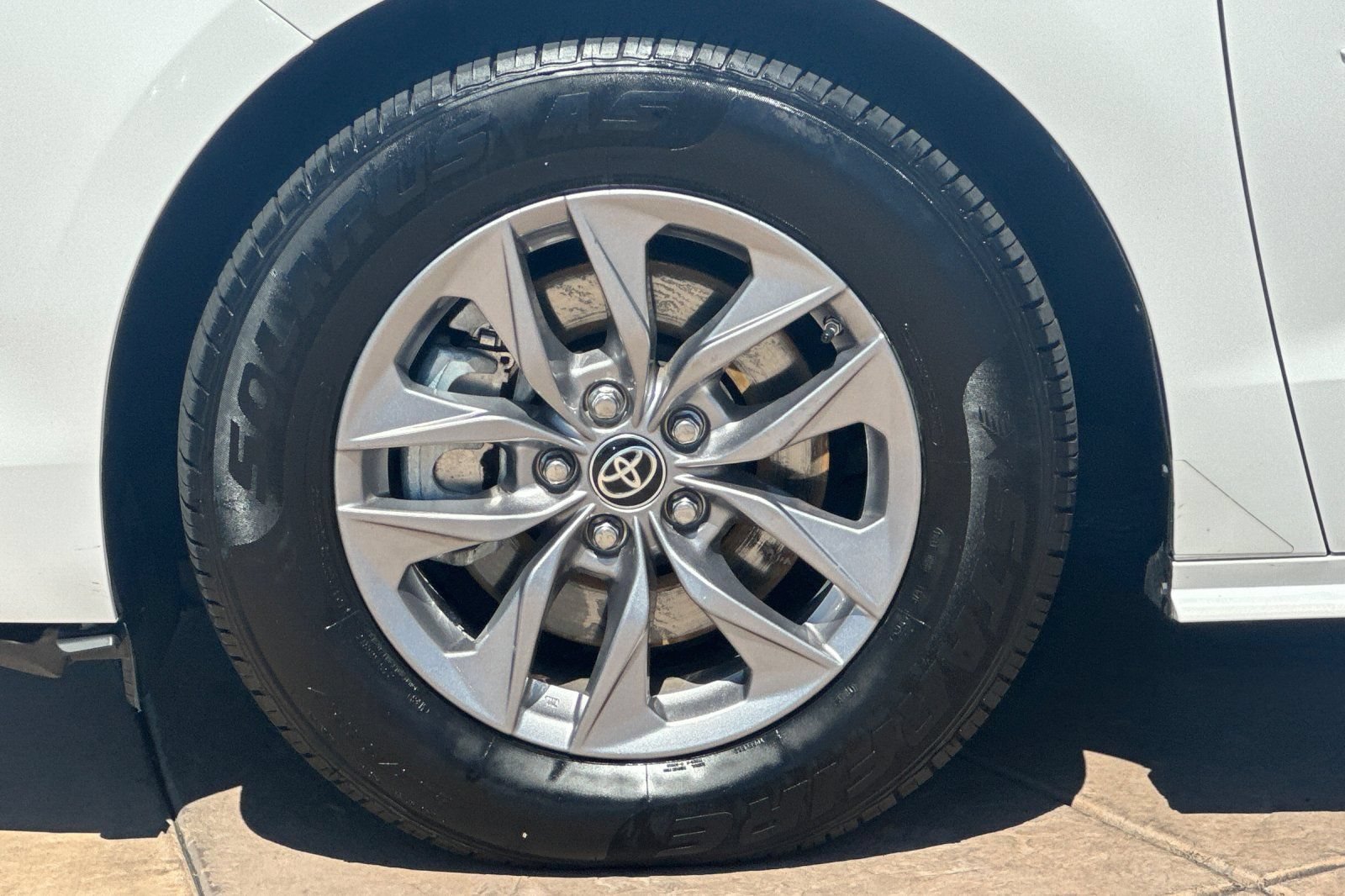 Certified 2024 Toyota Sienna LE AWD/4WD image 33