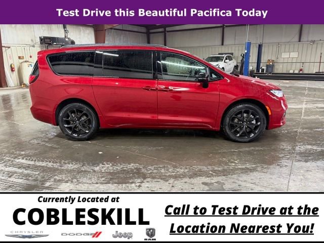 New 2026 Chrysler Pacifica Select w/ S Appearance Package image 3