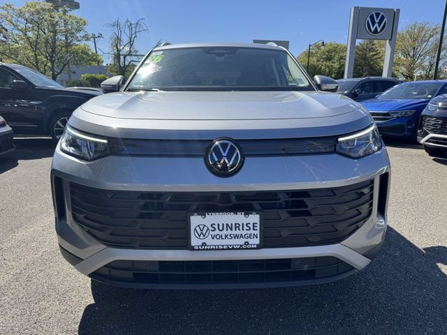 Used 2025 Volkswagen Tiguan S AWD/4WD image 2