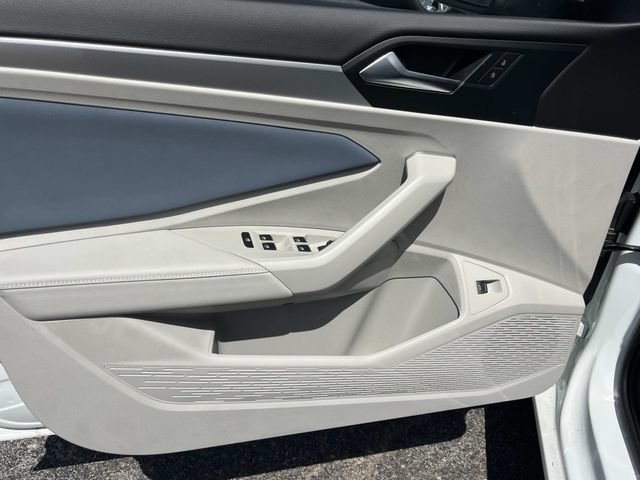 Used 2026 Volkswagen Jetta SE FWD image 28
