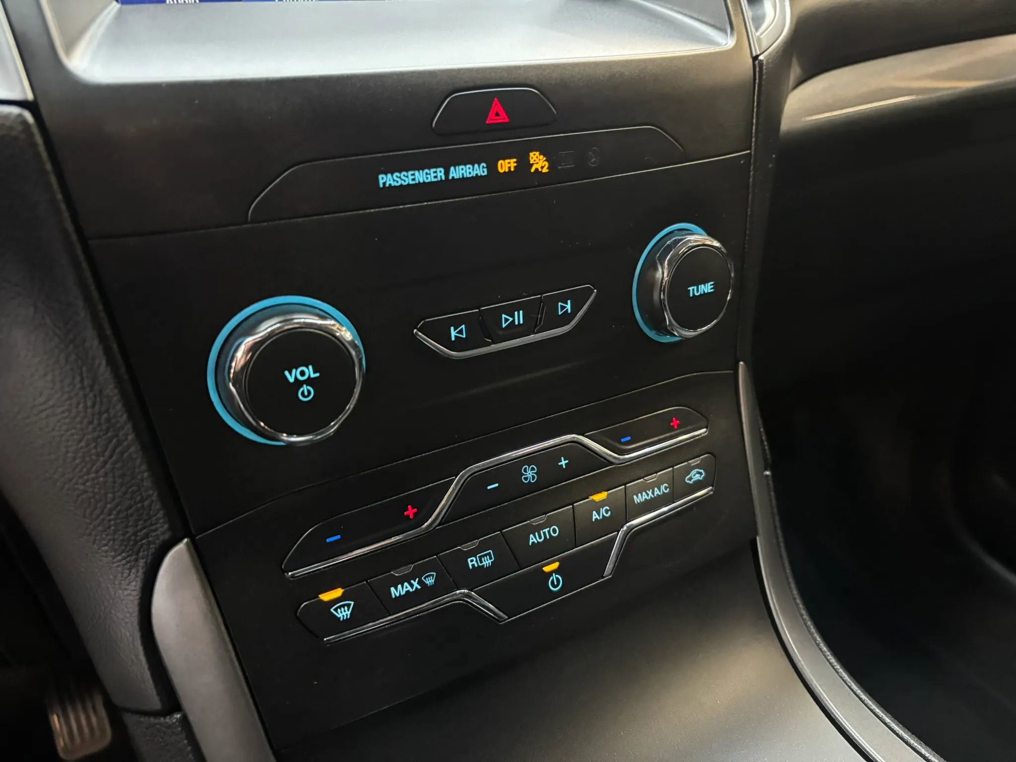 Used 2020 Ford Edge SE AWD/4WD image 20