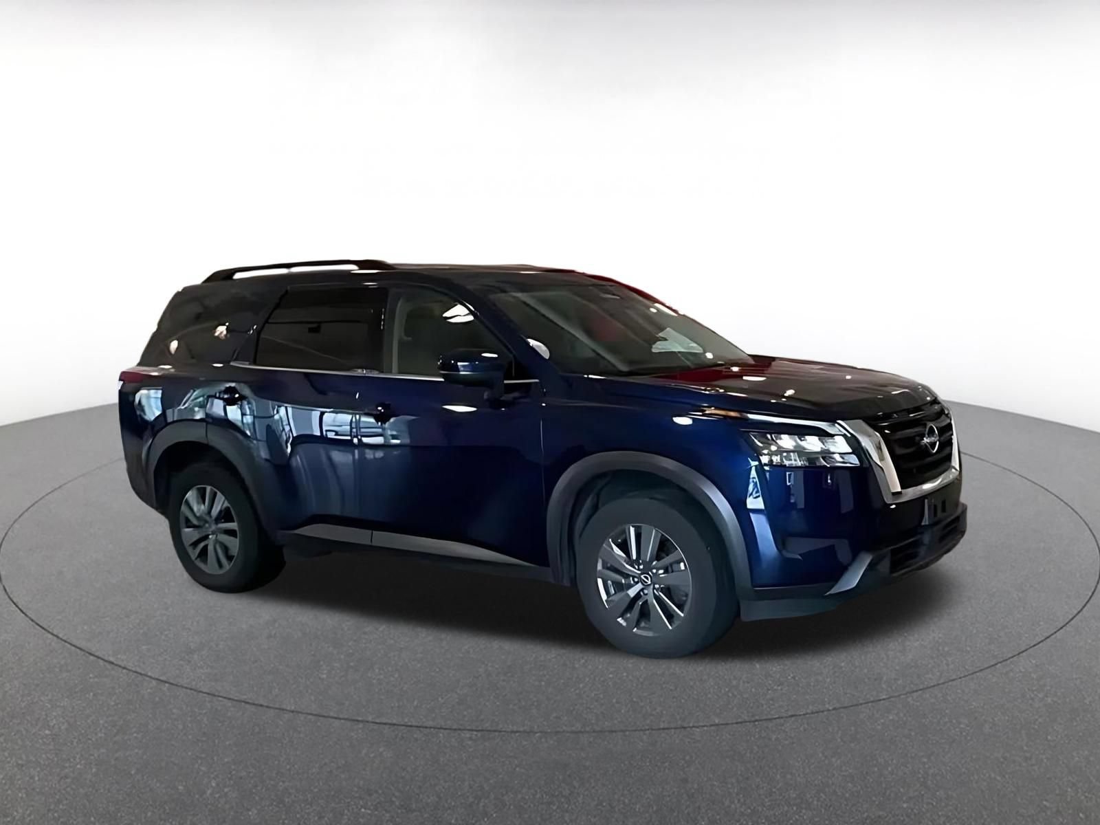 Used 2025 Nissan Pathfinder SV AWD/4WD image 2