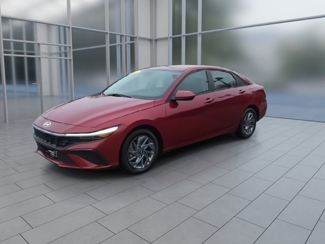 Used 2024 Hyundai Elantra SEL image 4