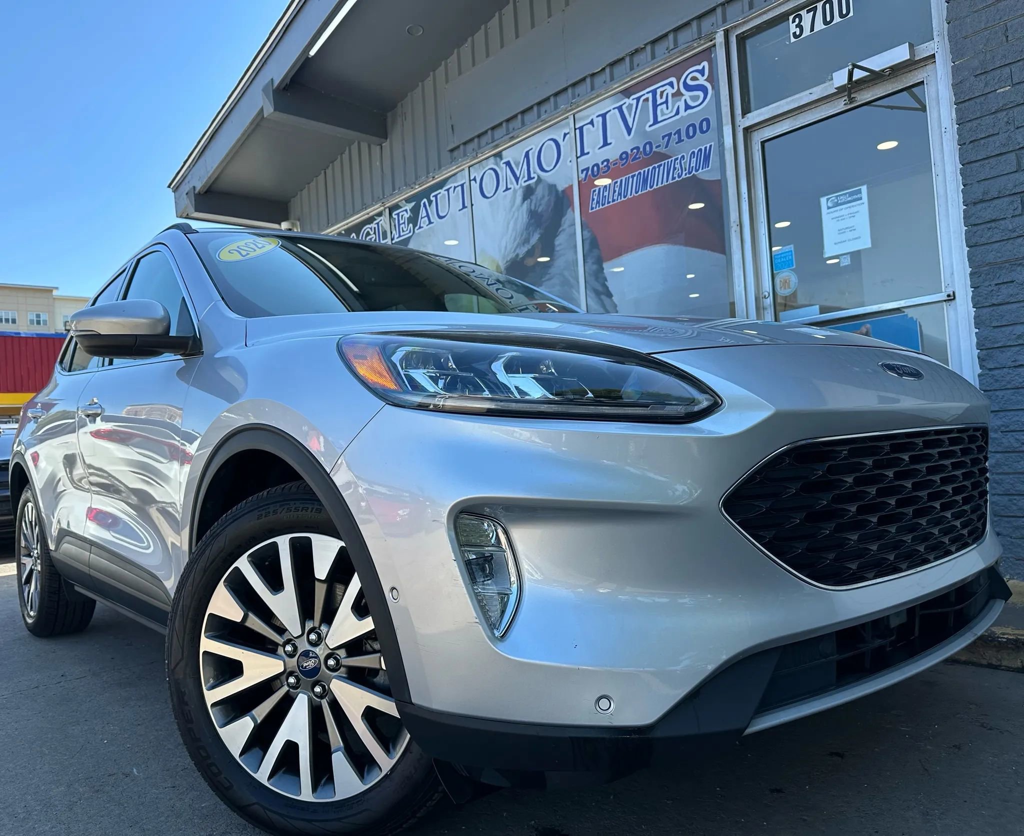 Used 2020 Ford Escape Titanium image 1