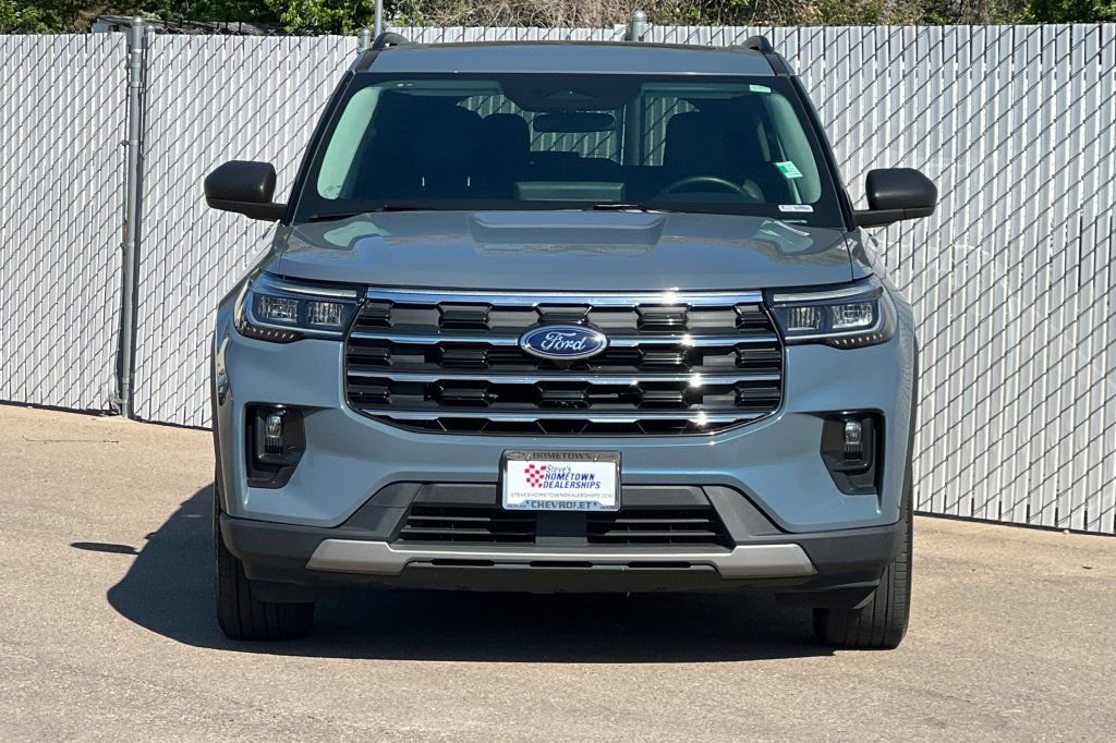 Used 2025 Ford Explorer Active AWD/4WD image 6