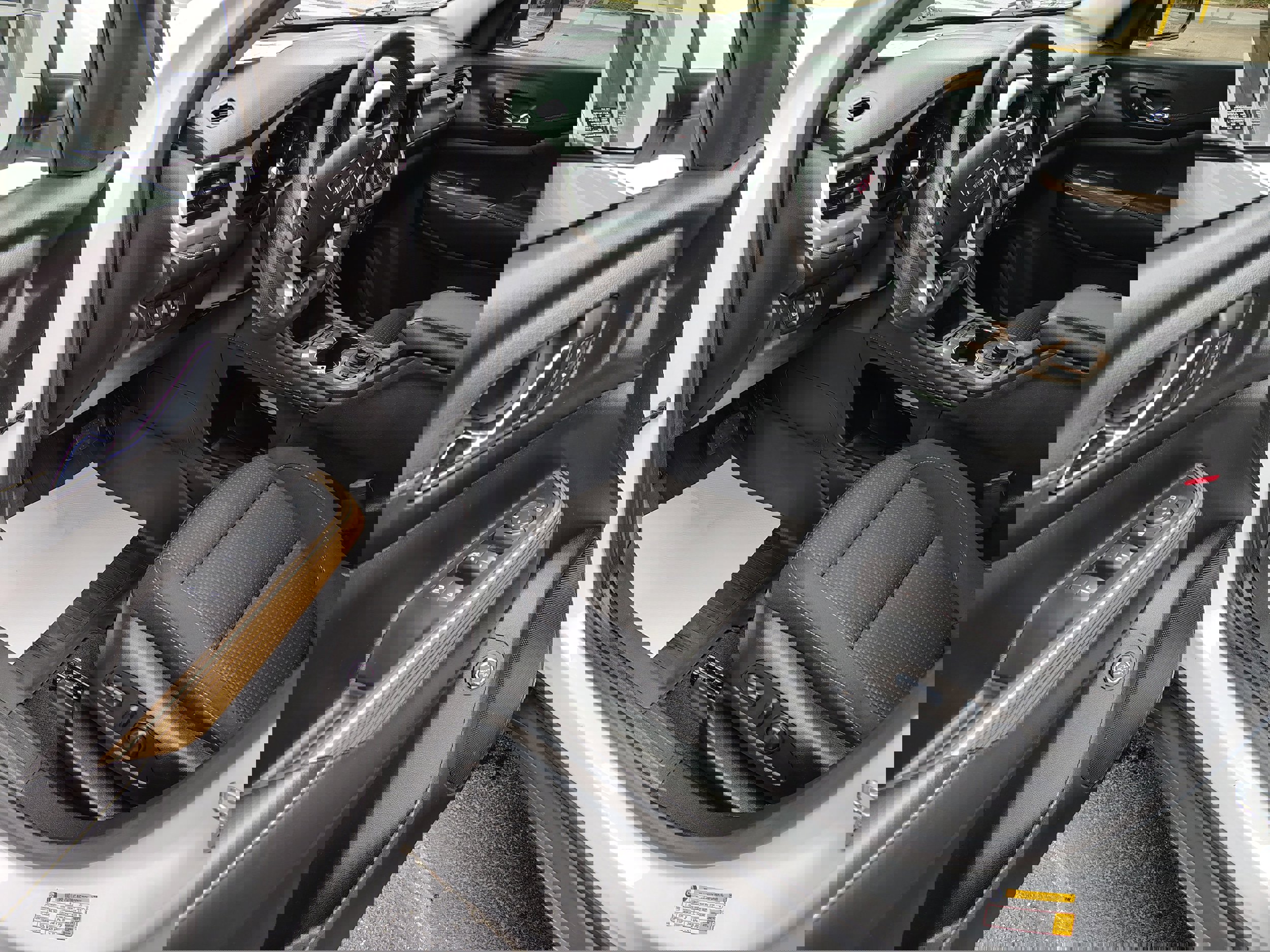 Used 2023 GMC Acadia SLE w/ Driver Convenience Package image 16