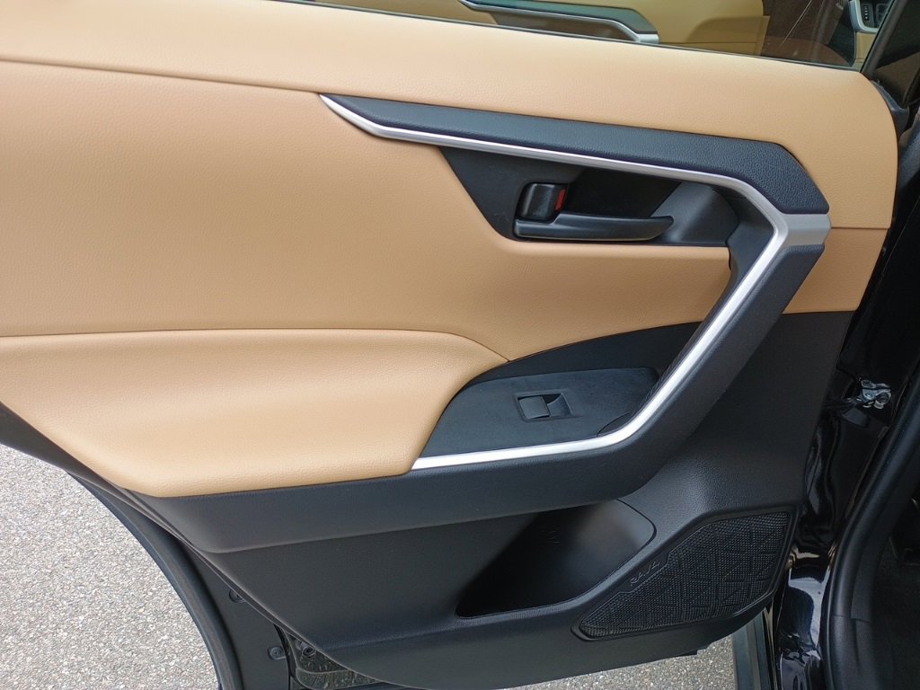 Used 2022 Toyota RAV4 LE image 14