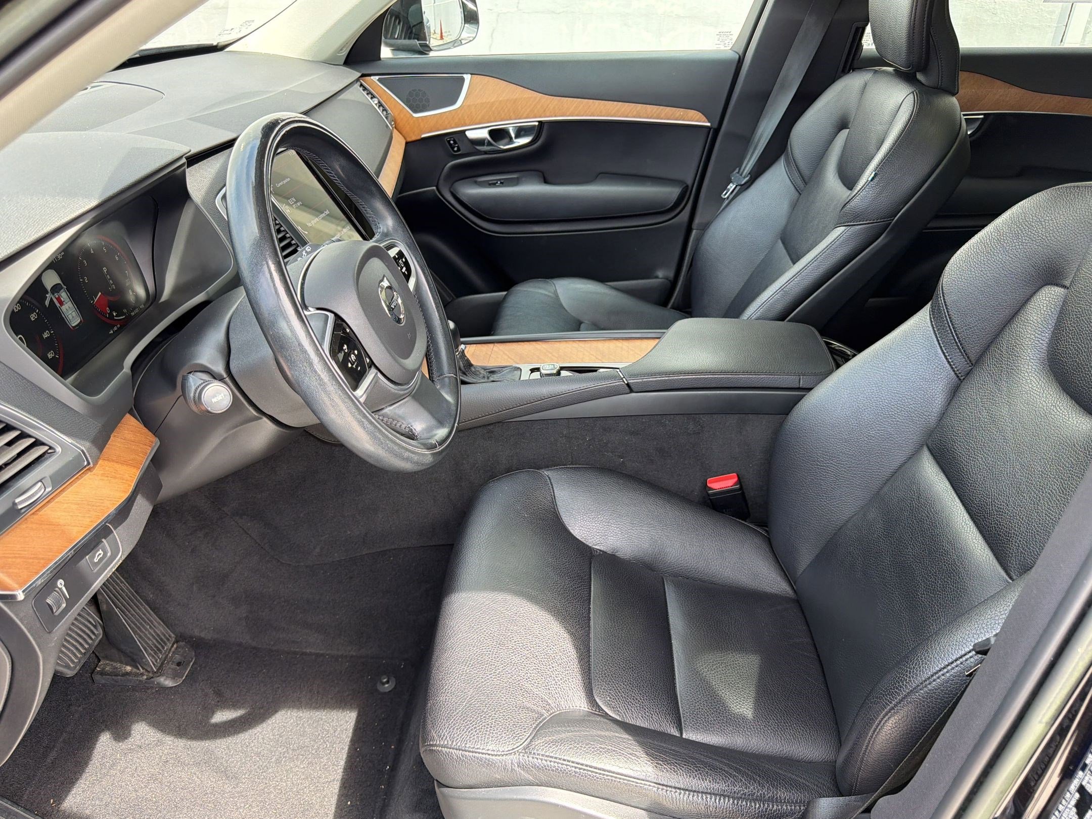 Used 2022 Volvo XC90 T5 Momentum w/ Climate Package FWD image 5
