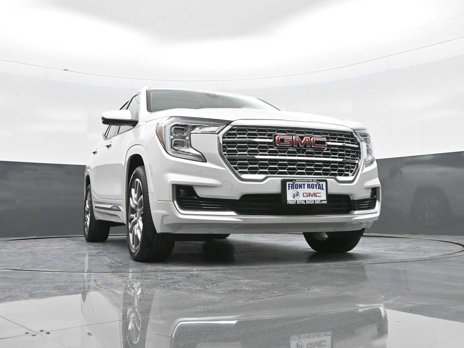 Used 2024 GMC Terrain Denali w/ Denali Premium Package image 38