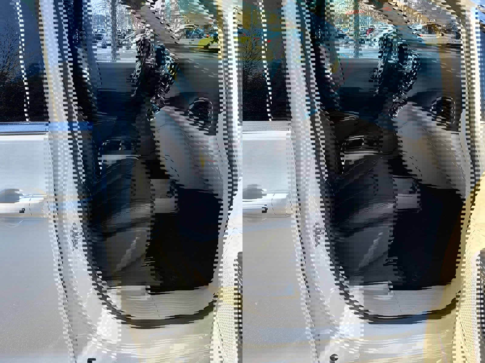 Used 2024 Chrysler Pacifica Touring-L image 13