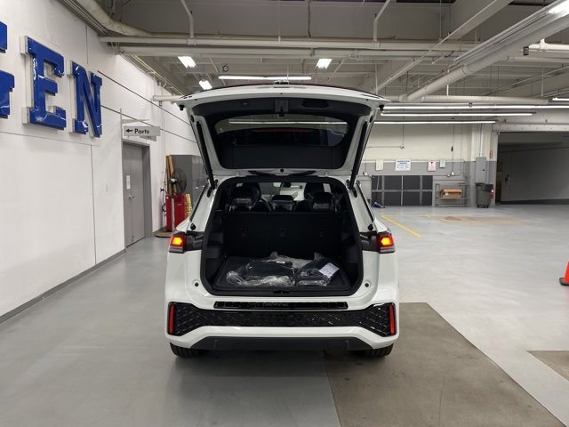 New 2026 Volkswagen Tiguan SE R-Line image 11