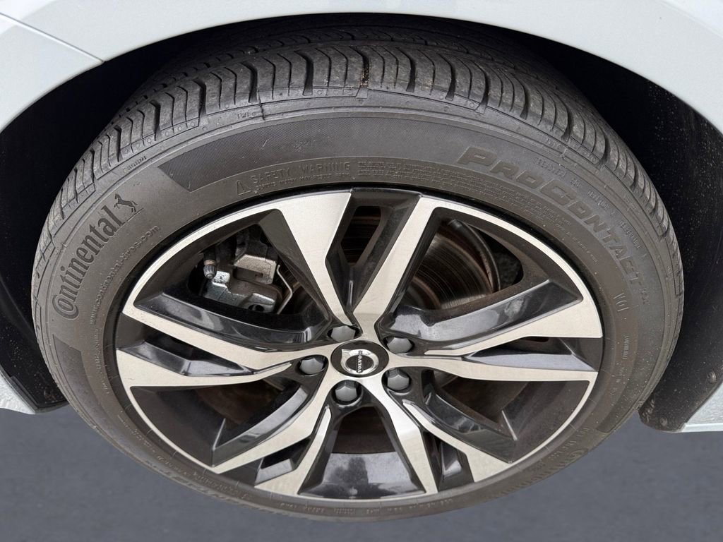 Certified 2024 Volvo S60 B5 Core image 32