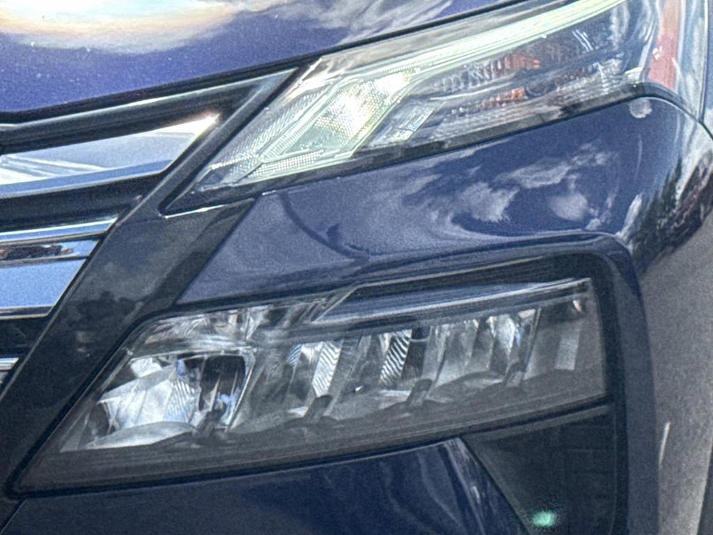 Used 2024 Nissan Rogue SV FWD image 10
