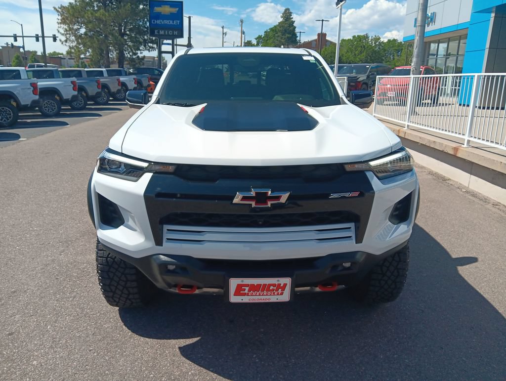 Used 2025 Chevrolet Colorado ZR2 w/ Technology Package AWD/4WD image 8