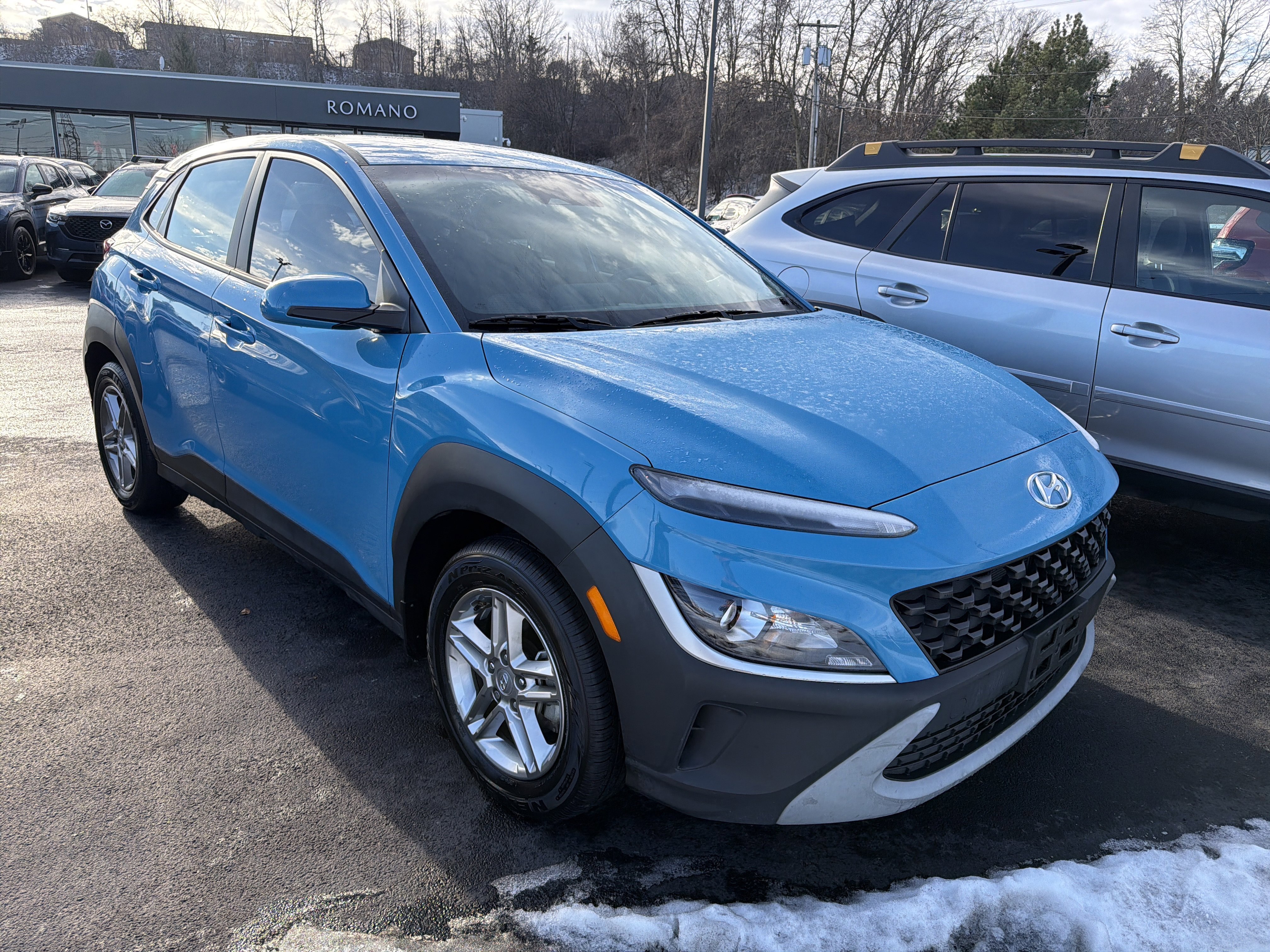 Used 2022 Hyundai Kona SE image 2