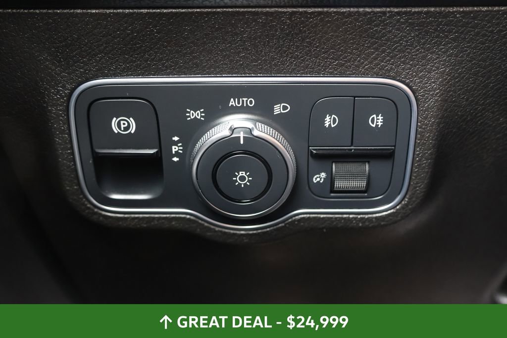 Used 2021 Mercedes-Benz GLB 250 image 40