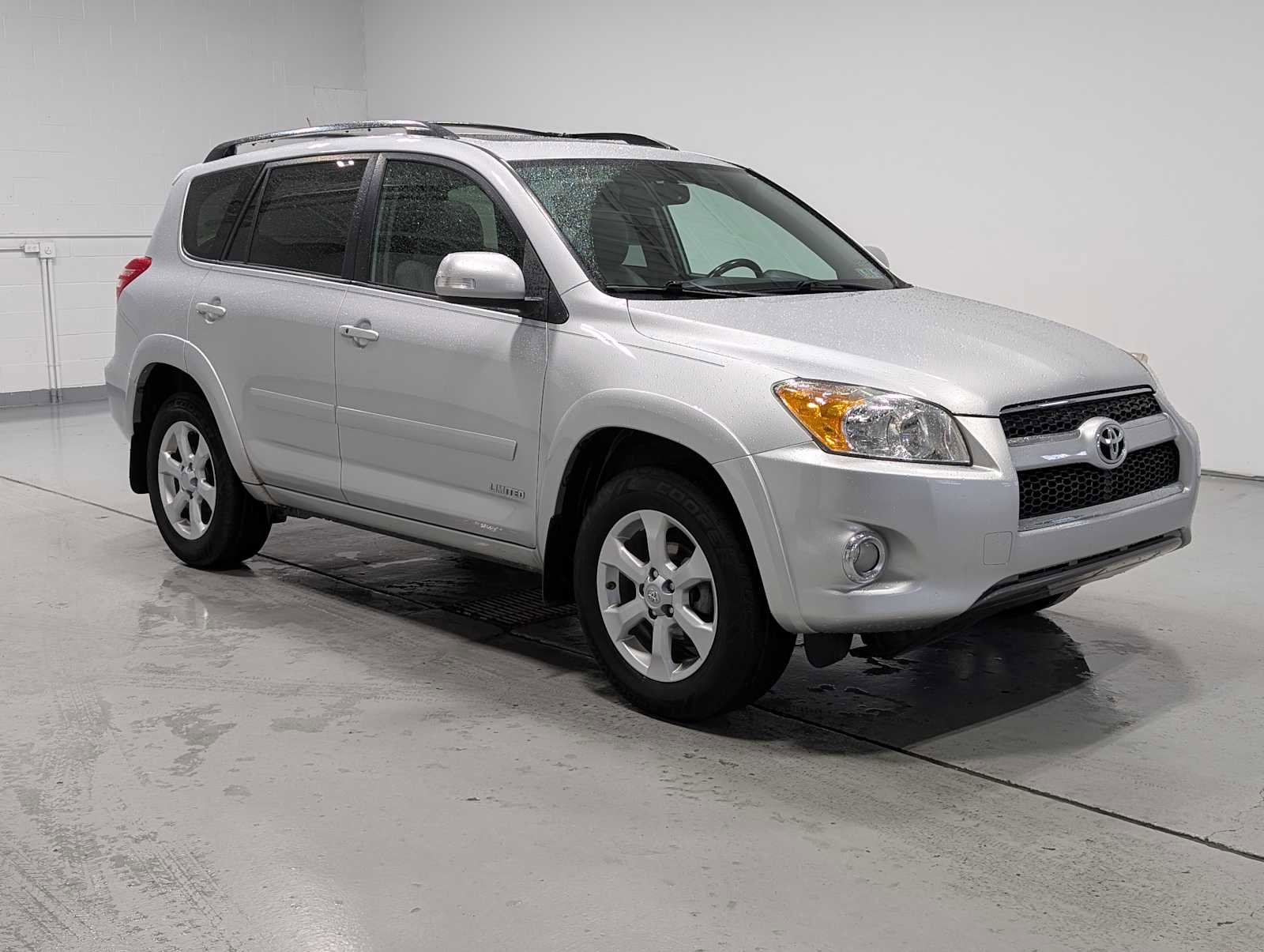 Used 2011 Toyota RAV4 Limited w/ Limited Extra Value Pkg AWD/4WD image 6