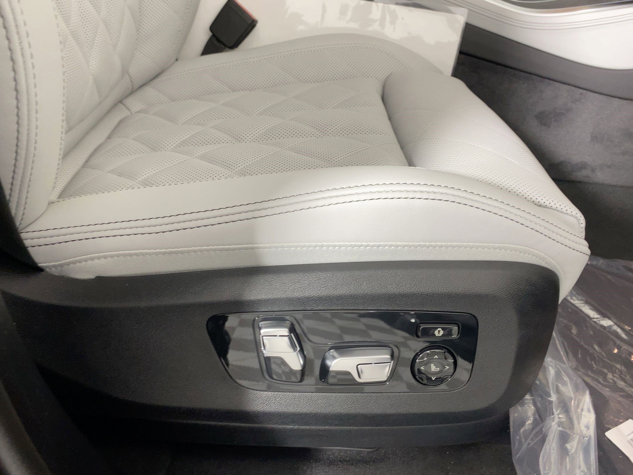 Used 2026 BMW X5 xDrive40i w/ Climate Comfort Package image 31